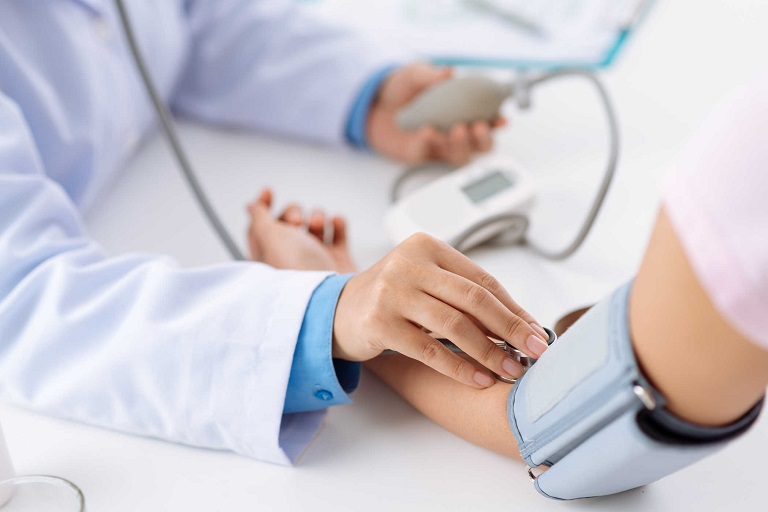 Người bị suy thận cấp phải kiểm soát huyết áp và lượng đường trong cơ thể