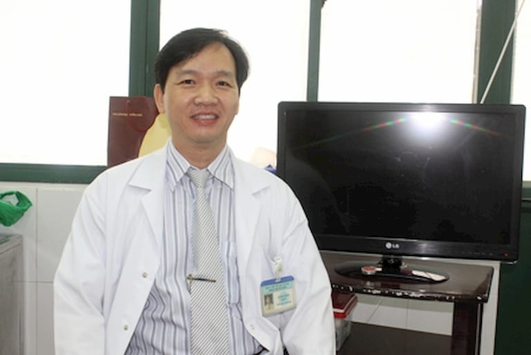 Bác sĩ Lê Văn Mười đang công tác tại bệnh viện C Đà Nẵng