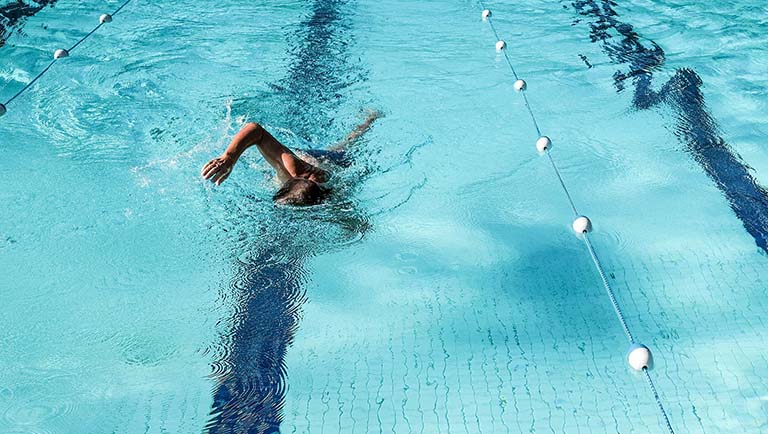 Bơi lội rất tốt cho sức khỏe, giúp hỗ trợ điều trị suy thận