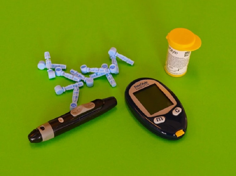 Người bệnh có thể kiểm tra nồng độ glucose máu tại nhà