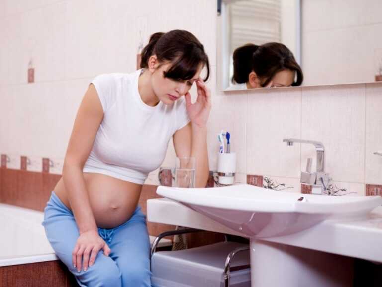Tiểu buốt khi mang thai khiến nhiều mẹ bầu mệt mỏi, căng thẳng