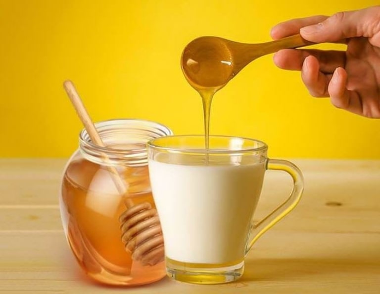 Mật ong kết hợp sữa tươi chữa viêm họng có hiệu quả cao