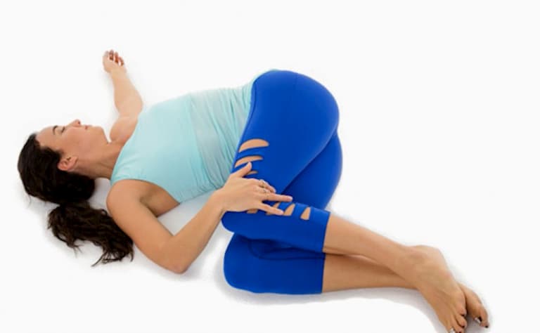 Tư thế siêu xoắn có nhiều tác dụng với người bị đau lưng do ngồi quá lâu