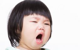 Trẻ sốt viêm họng kéo dài bao lâu? Biện pháp xử lý hiệu quả nhất