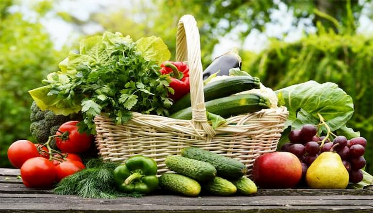 Người bệnh nên ăn nhiều rau xanh và trái cây