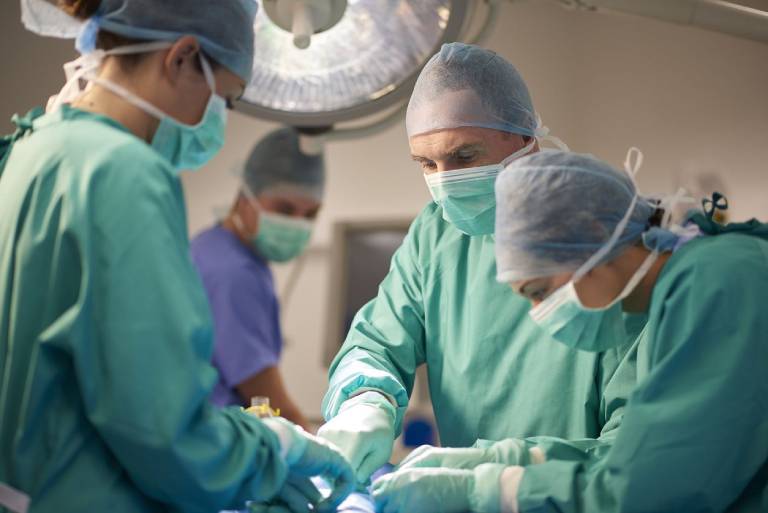 Nhiều người bệnh thắc mắc về cách thức phẫu thuật cắt amidan