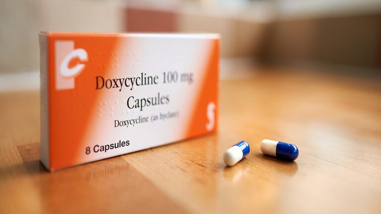 Thuốc chữa viêm đường tiết niệu màu xanh Doxycycline ức chế vi khuẩn gram - và +