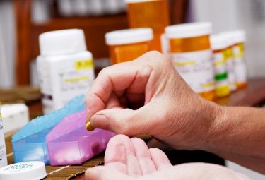 Đau khớp khuỷu tay uống thuốc gì? Top 11 loại thuốc hiệu quả nhất