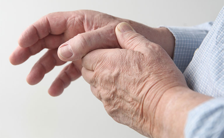 Điều trị đau khớp ngón tay chỉ cải thiện được triệu chứng, không thể khỏi hoàn toàn