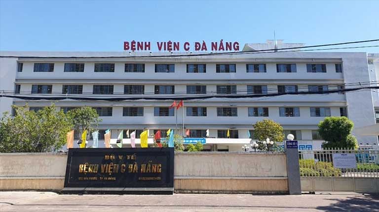 Khám tại khoa Tiết niệu - Bệnh viện Đà Nẵng