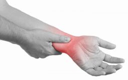 Viêm khớp cổ tay là bệnh gì? Nguyên nhân và cách điều trị