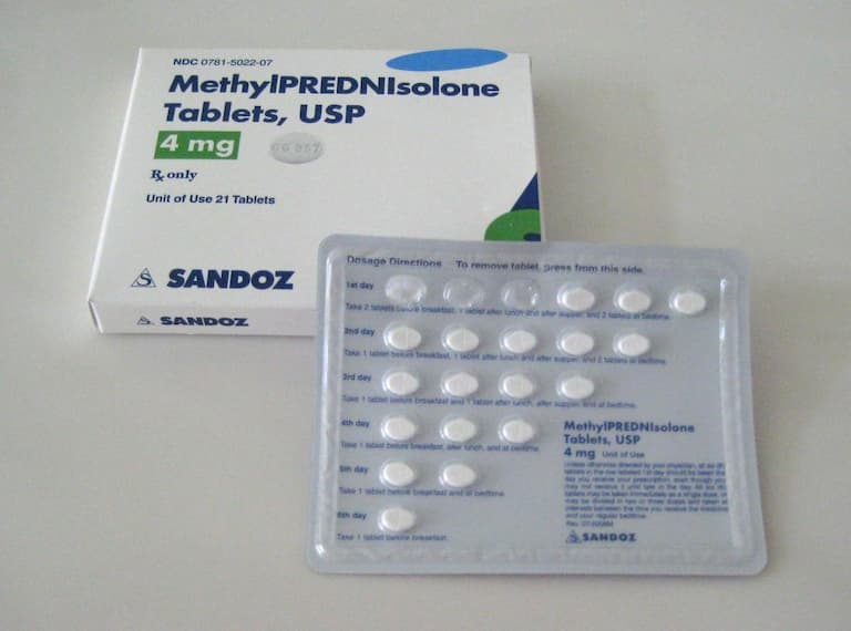 Methylprednisolone là nhóm thuốc chống viêm liều mạnh được sử dụng theo đơn kê