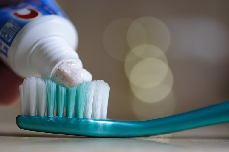 Người bệnh cần chú ý giữ gìn vệ sinh răng miệng để hỗ trợ trị bệnh hiệu quả