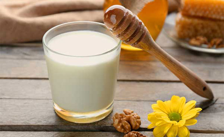 Chữa viêm amidan bằng mật ong và sữa tươi hiệu quả