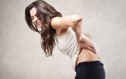Tiểu buốt và đau lưng: Nguyên nhân, triệu chứng và cách điều trị