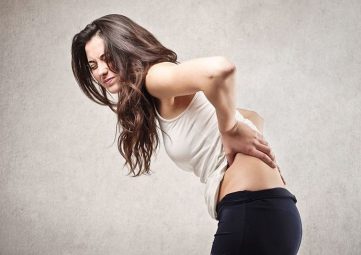 Tiểu buốt và đau lưng: Nguyên nhân, triệu chứng và cách điều trị