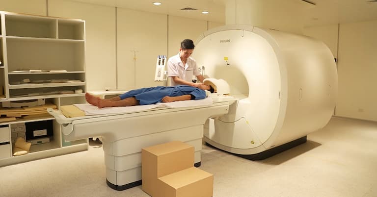 Các kỹ thuật hình ảnh như MRI thường được sử dụng trong việc chẩn đoán xẹp đĩa đệm