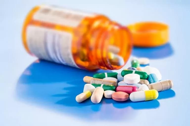 Các loại thuốc uống như thuốc giảm đau sẽ được sử dụng trong liệu trình đầu tiên