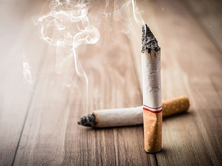 Hút thuốc lá không tốt cho sức khỏe cột sống và đĩa đệm