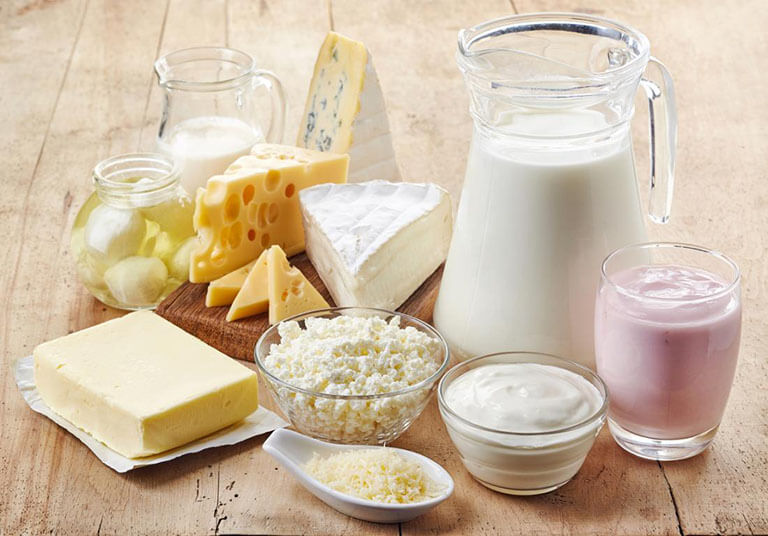 Trẻ bị viêm da cơ địa cần hạn chế sử dụng sữa và các sản phẩm từ sữa