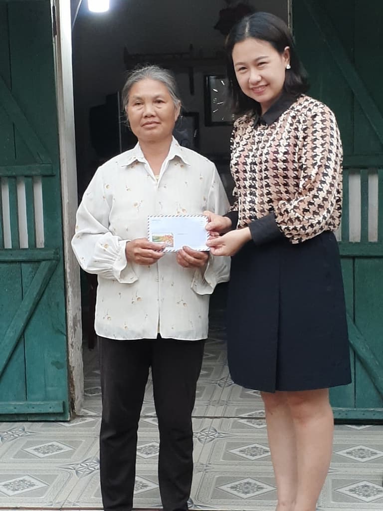 Ban CTXH Tổ hợp y tế cổ truyền biện chứng Quân Dân 102 đến thăm gia đình cô Đỗ Thị Ngoan
