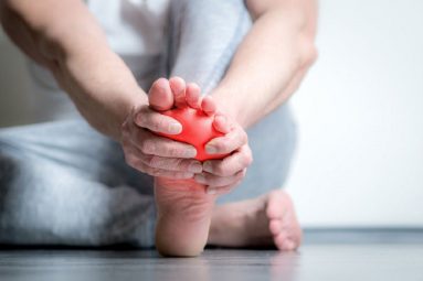 Bệnh viêm khớp bàn chân: Nguyên nhân, triệu chứng và cách điều trị