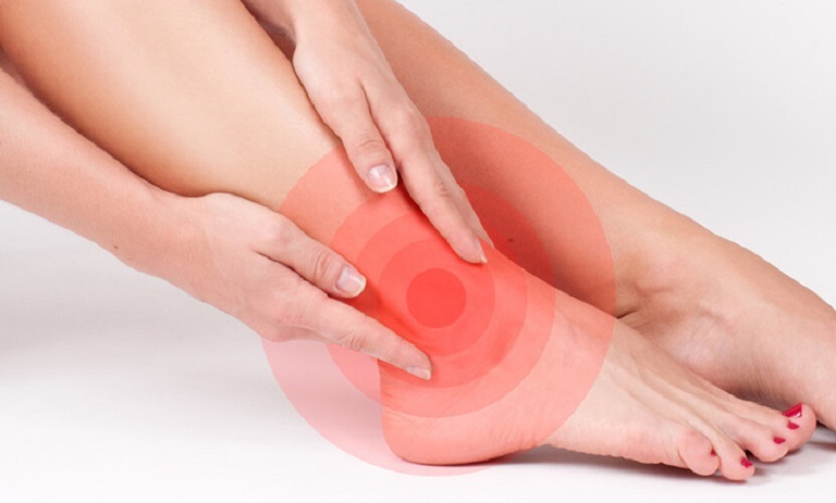 Tìm hiểu nguyên nhân, dấu hiệu và cách điều trị đau khớp cổ chân không sưng