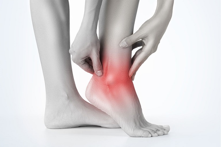 Triệu chứng điển hình của đau khớp cổ chân không sưng
