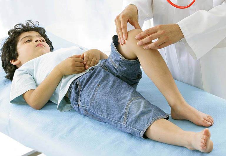 Nguyên nhân gây ra viêm khớp ở trẻ em vẫn chưa được xác định chính xác