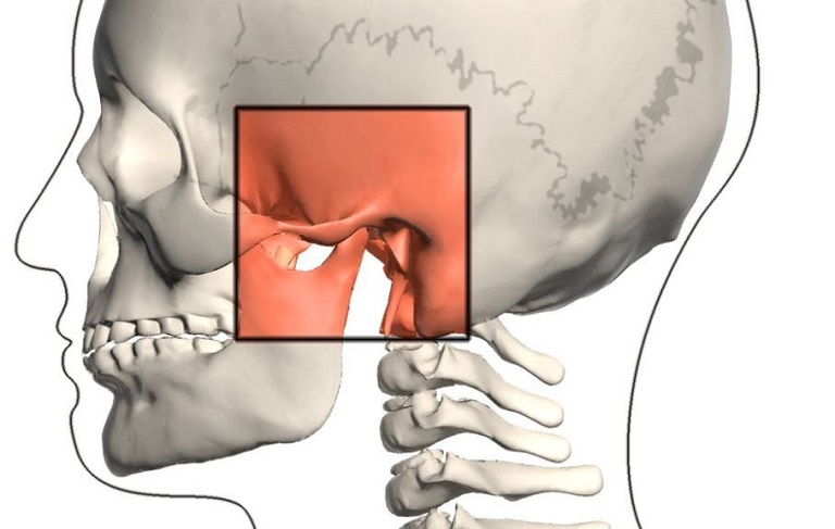 Viêm khớp thái dương hàm khiến người bệnh bị đau khi đóng, mở miệng