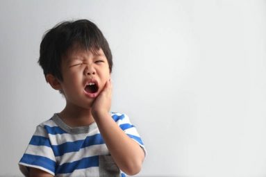 Trẻ bị đau răng