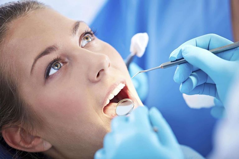 Phương pháp Tây y chữa sâu răng lồi thịt khá phức tạp và đòi hỏi bác sĩ có tay nghề cao