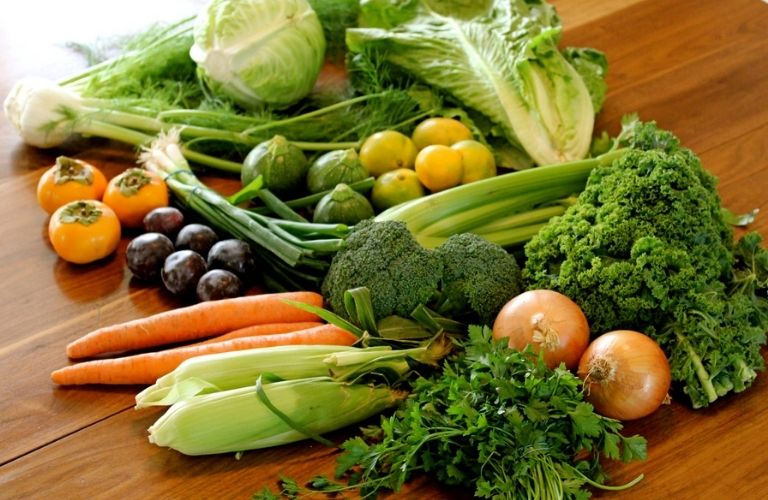 Người bệnh nên bổ sung vào chế độ ăn thực phẩm giàu chất xơ như rau, củ, quả