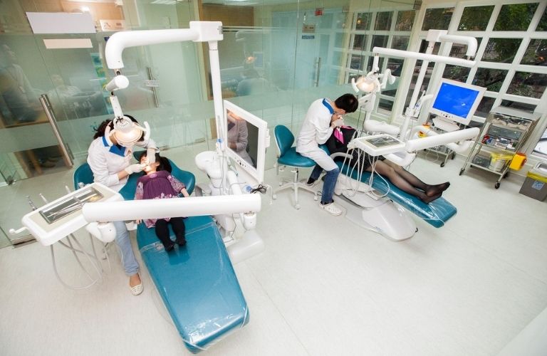 Bệnh nhân nên tới khoa răng hàm mặt bệnh viện Đà Nẵng để được thăm khám bệnh sâu răng nổi hạch