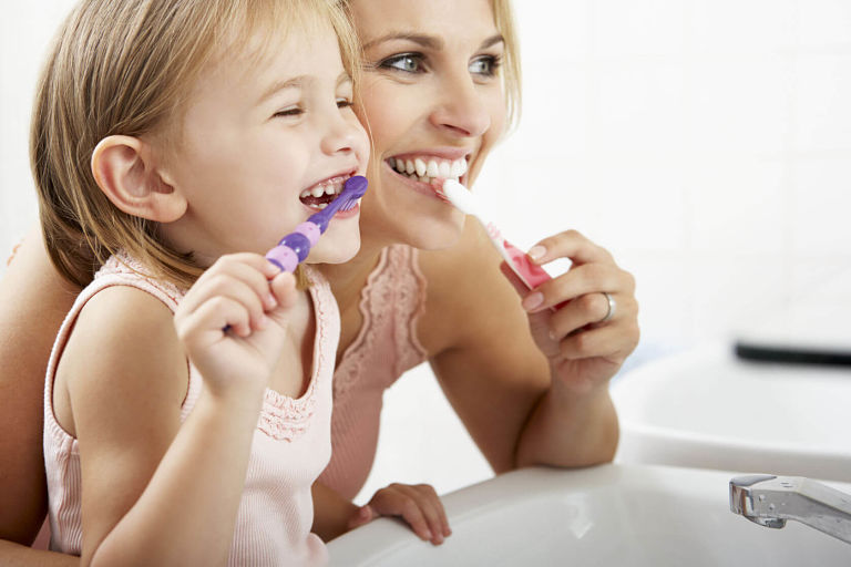 Chăm sóc răng miệng tại nhà là bước rất quan trọng để bảo vệ rặng miệng