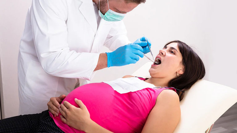 Bà bầu bị viêm tủy răng nên chữa bệnh theo chỉ dẫn của bác sĩ