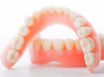 Trồng răng giả tháo lắp là phương pháp giúp phục hình răng bị mất mà nhiều người lựa chọn