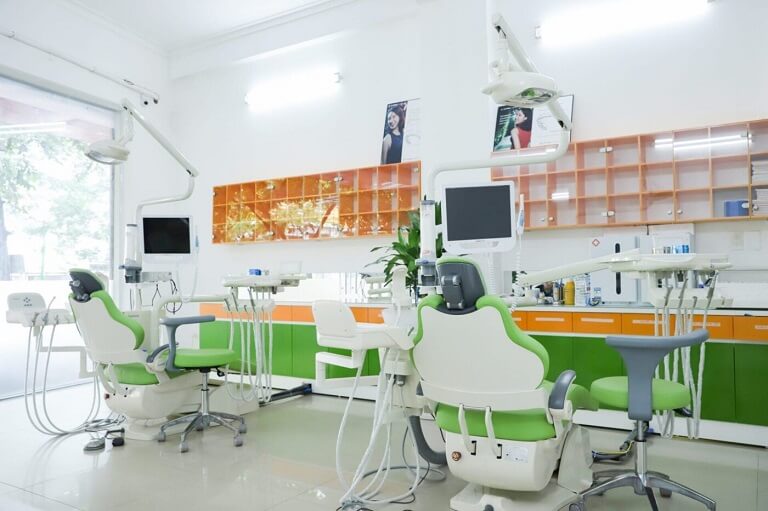 Nha khoa Viet Smile là địa chỉ chuyên chăm sóc, điều trị và thẩm mỹ răng nổi tiếng