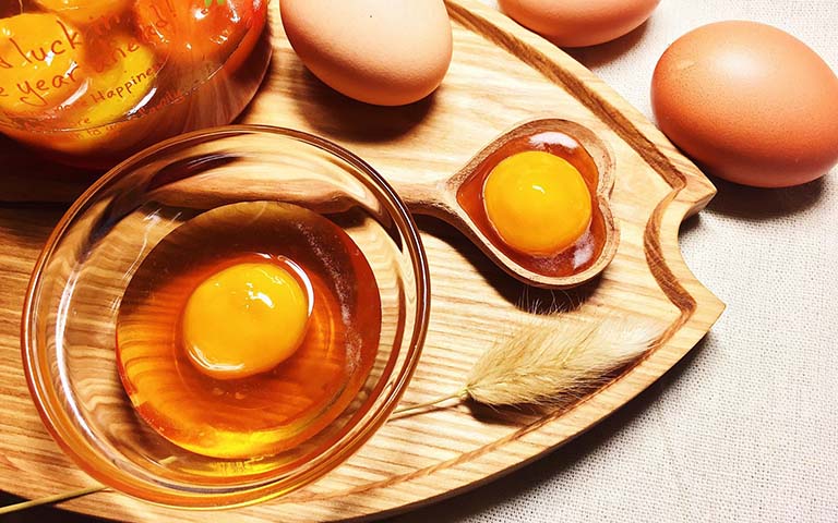 Trứng gà và mật ong giúp cải thiện số lượng, chất lượng tinh binh