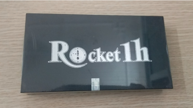 Rocket 1h được sản xuất bởi công ty Sao Thái Dương, có tác dụng làm chậm quá trình mãn dục, kéo dài thời gian quan hệ