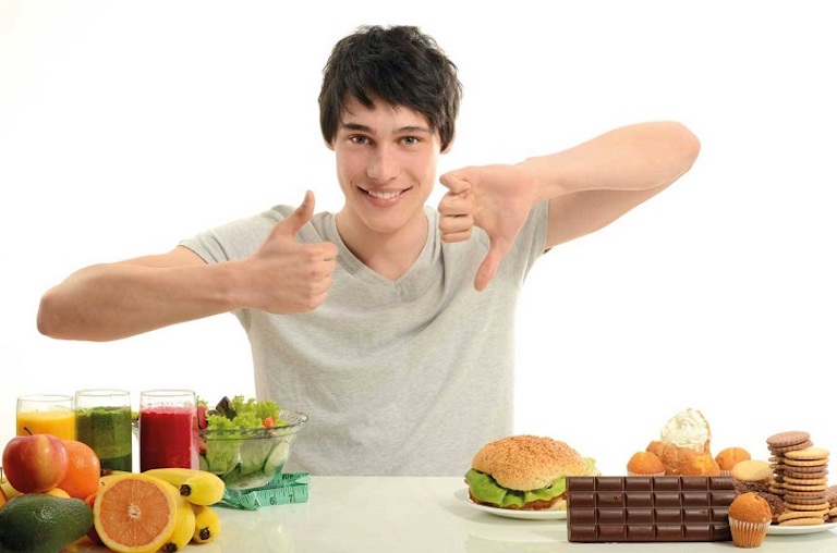Chế độ ăn uống cũng đóng vai trò quan trọng giúp nam giới cải thiện bệnh