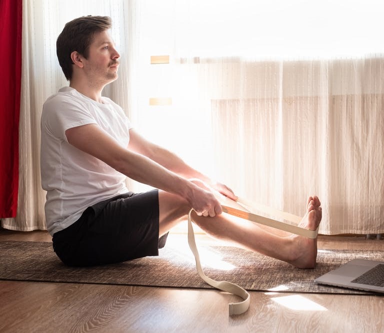 Bài tập yoga Paschimottanasana cho nam giới