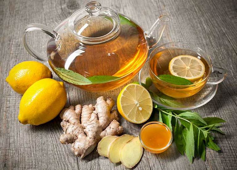 Uống trà gừng với mật ong và chanh sẽ giúp bạn giảm những cơn đau dạ dày