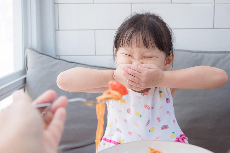 Trẻ bị đau dạ dày thường có biểu hiện chán ăn, ăn không ngon miệng