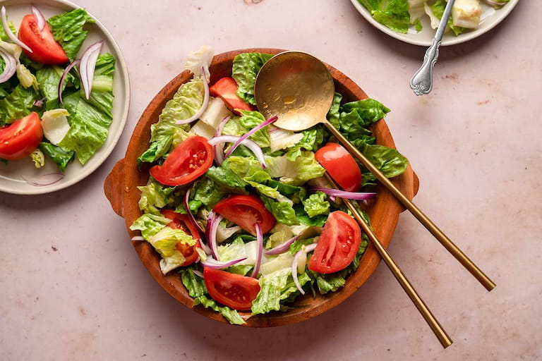 Dùng salad cho bữa tối không gây đầy bụng và khó tiêu
