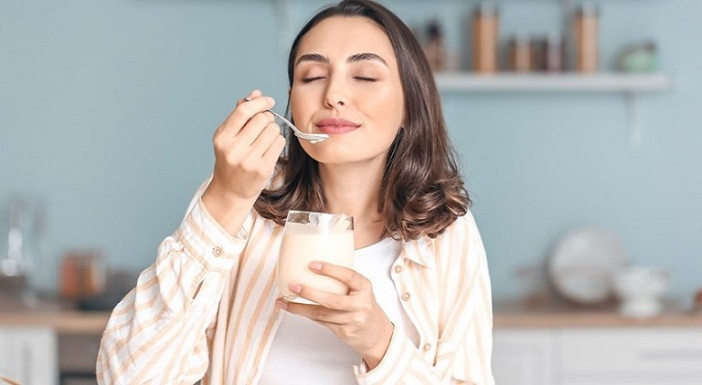 Thời điểm sử dụng sữa chua ảnh hưởng đến quá trình điều trị đau dạ dày 