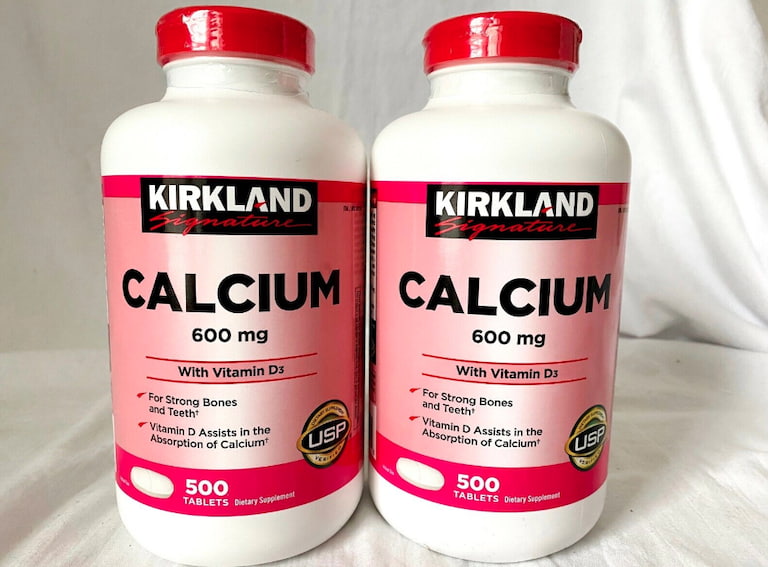 Kirkland Calcium 600mg là một sản phẩm đến từ thương hiệu nổi tiếng Kirkland của Mỹ