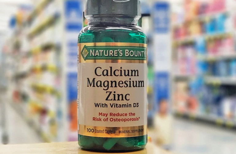 Nature's Bounty Calcium Magnesium Zinc cung cấp những vi lượng cần thiết cho cơ thể
