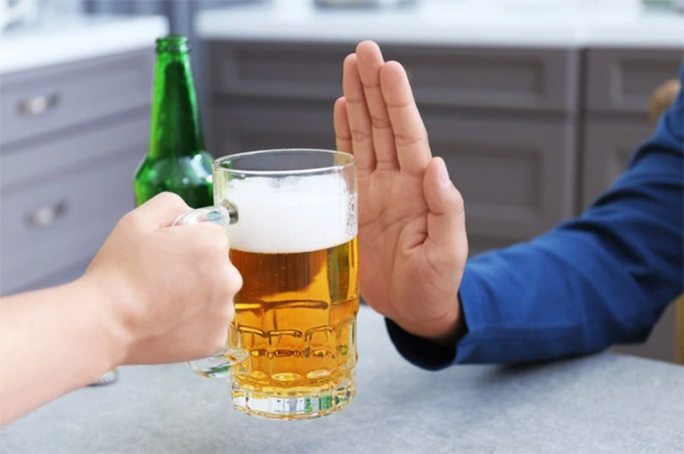 Hạn chế uống rượu bia để tránh ảnh hưởng đến sức khỏe sinh lý