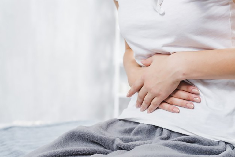 Người bệnh đau dạ dày thường xuyên có biểu hiện đầy hơi chướng bụng